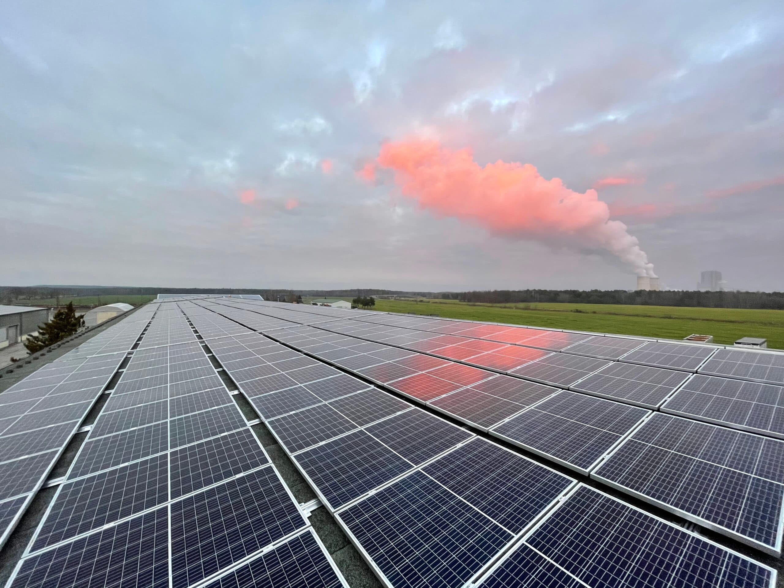 Solaranlage im Morgenlicht